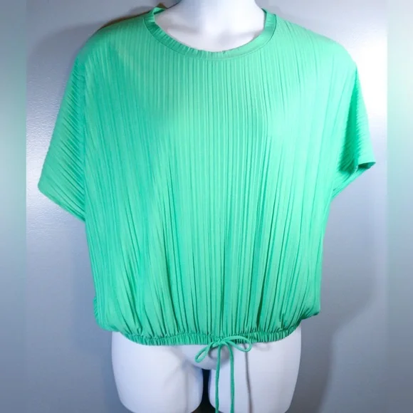 Green Pleated Women's Top - Picture 2 of 8